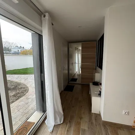 Quiet Near Train Station Apartment
