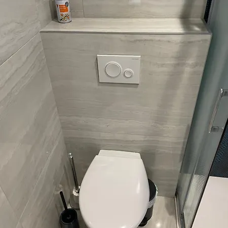 דירה Quiet Near Train Station